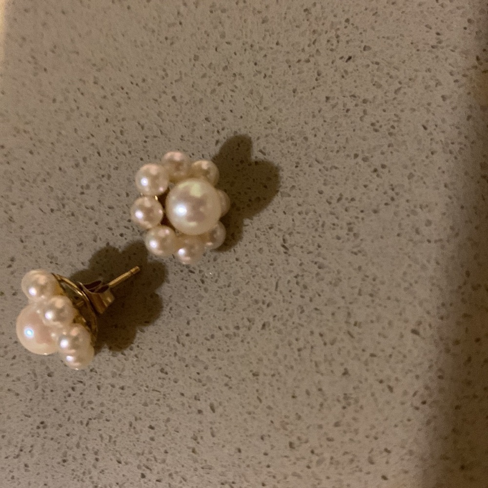 Authentic 14k gold Pearl earrings NWOT